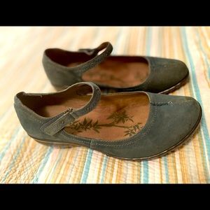 Vintage looking Mary Jane shoes
